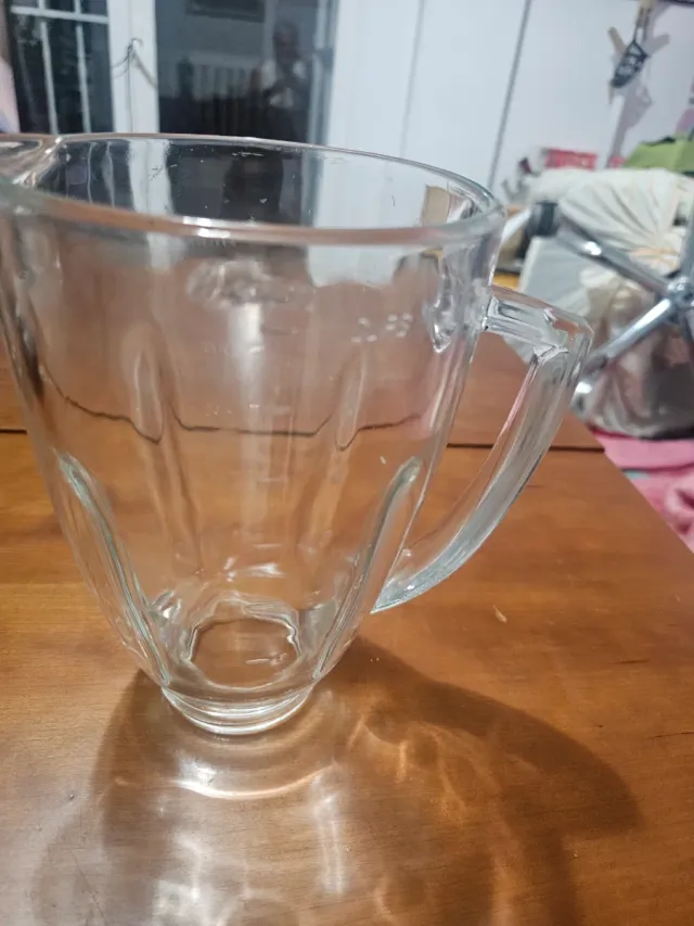 Un vaso de batidora 
1 litro marca Oster