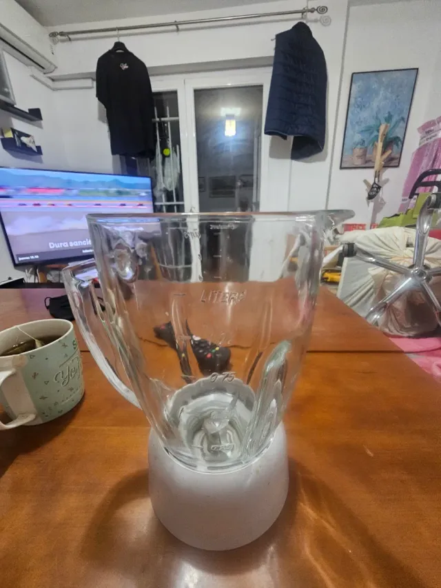 Un vaso de batidora 
1 litro marca Oster