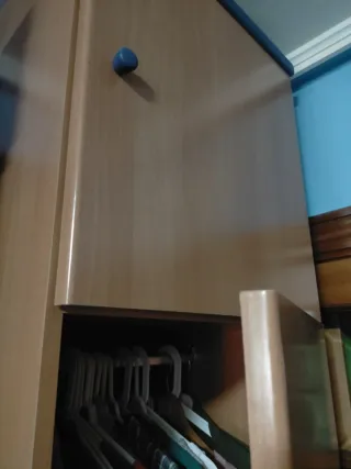 2 Armarios de madera.
