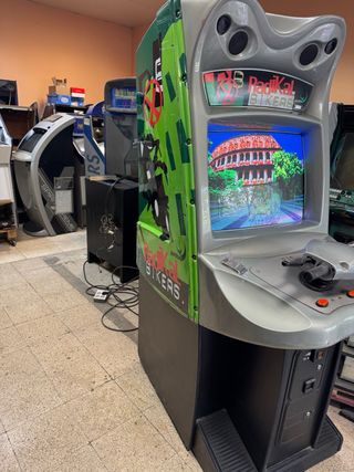 Máquina recreativa Radikal Bikers