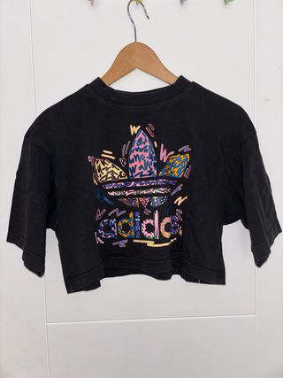 Camiseta Adidas Crop Top Estampado