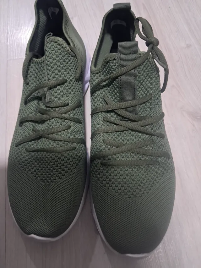 Calçado desportivo verde