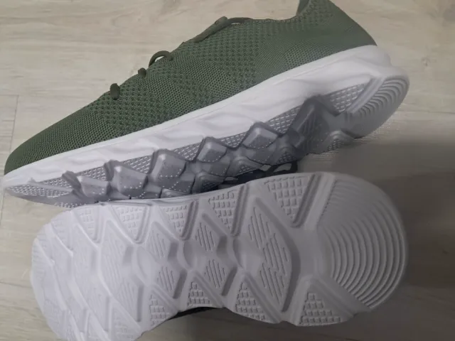 Calçado desportivo verde