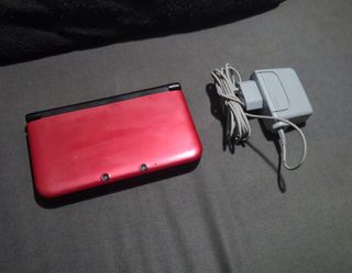 Nintendo 3DS XL Roja + Cargador