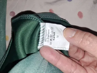 Cazadora ante verde