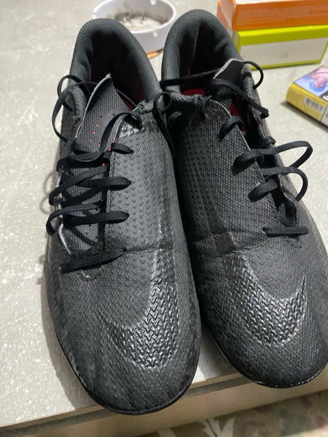 Botas de fútbol Nike Talla 38 niño