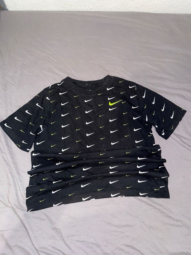 Camiseta Nike negra con estampado