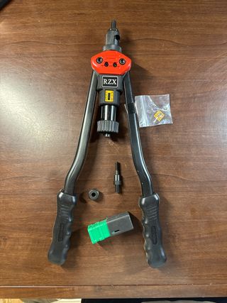 Herramienta para tuercas remache RZX