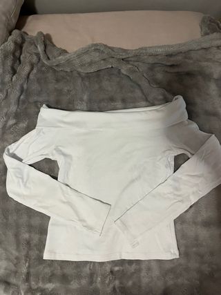 Stradivarius Camiseta Hombros Descubiertos