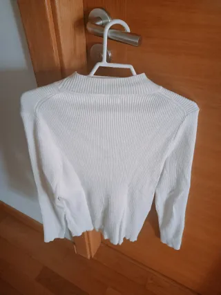 Jersey de mujer blanco.