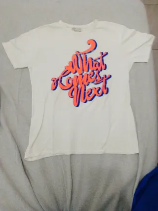 Camiseta blanca con estampado