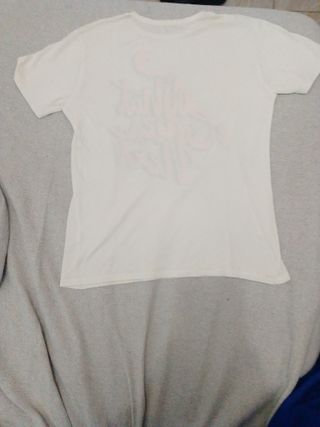 Camiseta blanca con estampado