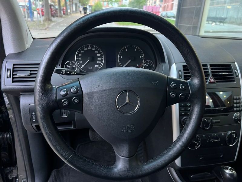 Mercedes-Benz Clase A 180CDI Automático 109cv 2007 foto 12