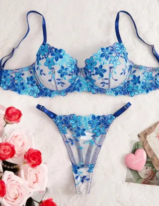Conjunto lencería azul floral