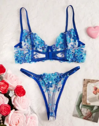 Conjunto lencería azul floral