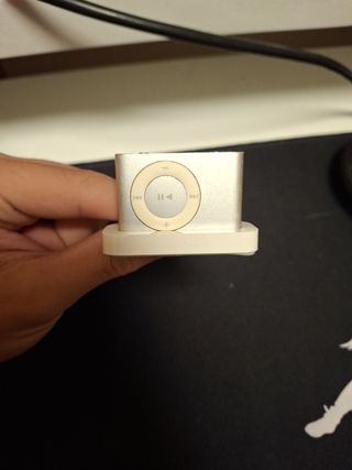iPod Shuffle Plata con Base de carga Apple 