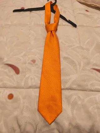Corbata naranja con textura
