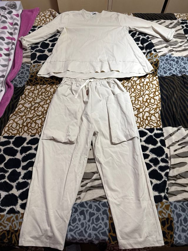 Conjunto chándal beige