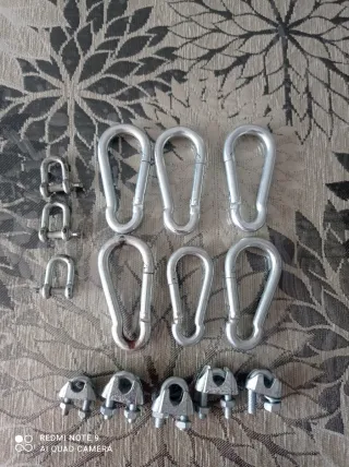 Mosquetones y tensores para cables
