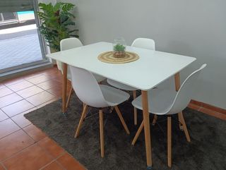 Mesa 120 y 4 sillas, Oferta!!