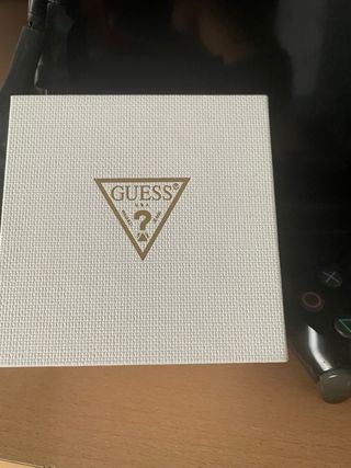 Reloj Guess Plateado con Cristales