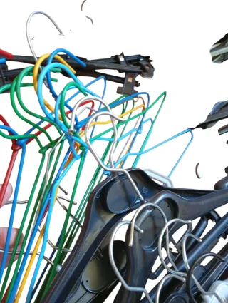 Lote 70 Perchas Variadas Plástico/Metal/Madera