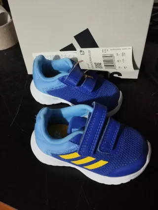 Scarpe Adidas bimbo n.19 nuove con cartellino