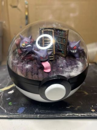 Pokeball terrario stampata in 3d e dipinta a mano