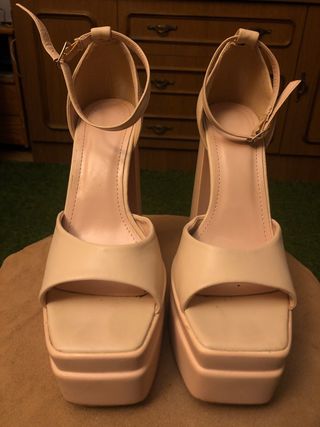 Sandalias plataforma tacón ancho beige