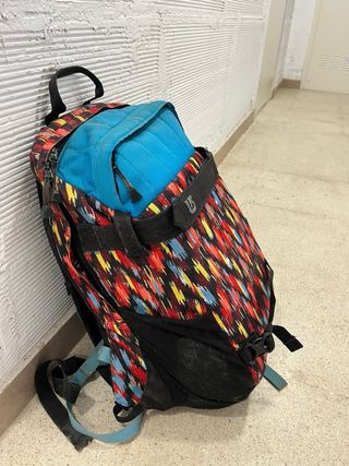 Mochila Burton Multicolor y Azul