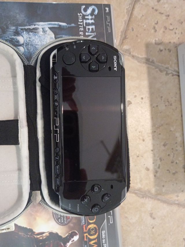 PSP Slim & Lite Nera + 3 Giochi
