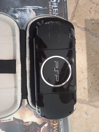 PSP Slim & Lite Nera + 3 Giochi