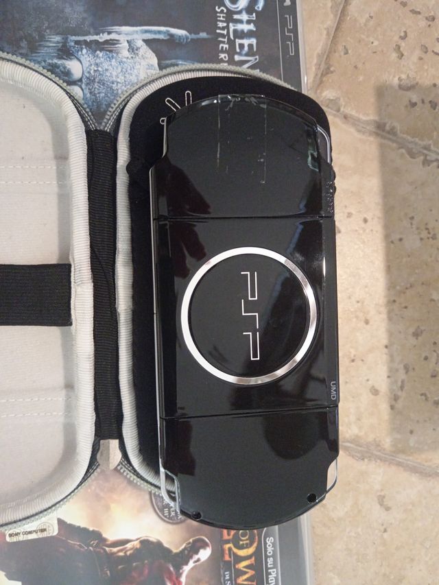 PSP Slim & Lite Nera + 3 Giochi