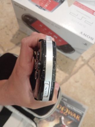 PSP Slim & Lite Nera + 3 Giochi