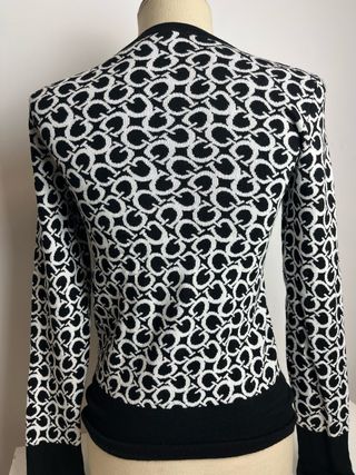 Suéter Guess Negro y Blanco