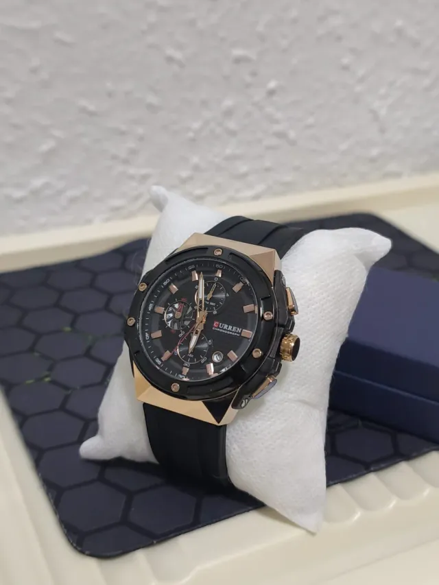 Reloj CURREN Hombre Negro y Dorado