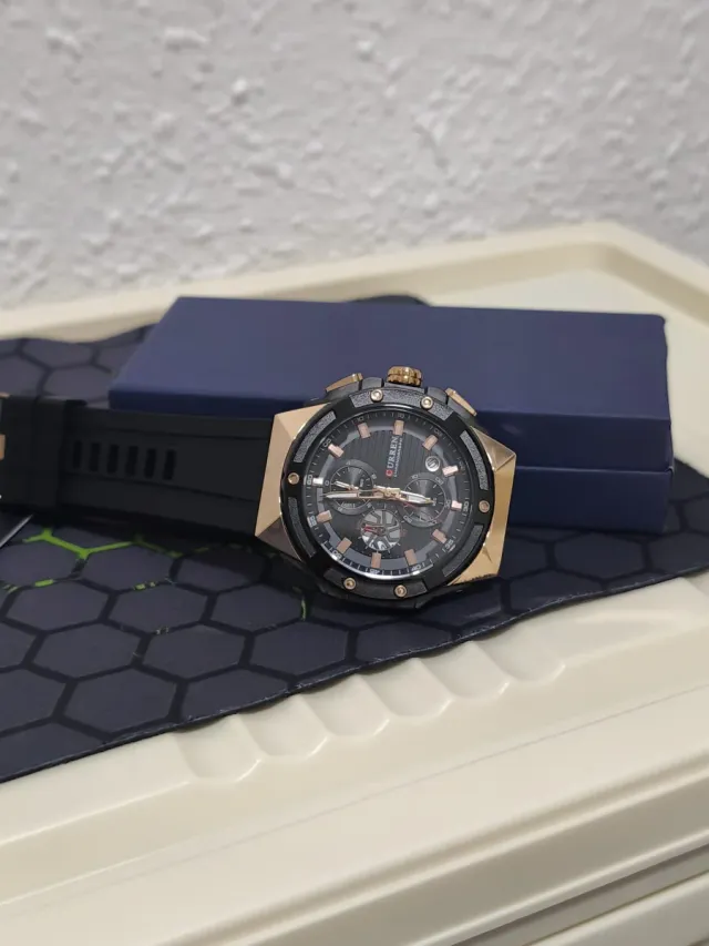 Reloj CURREN Hombre Negro y Dorado