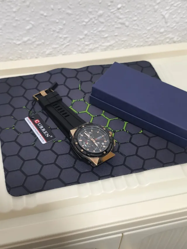 Reloj CURREN Hombre Negro y Dorado