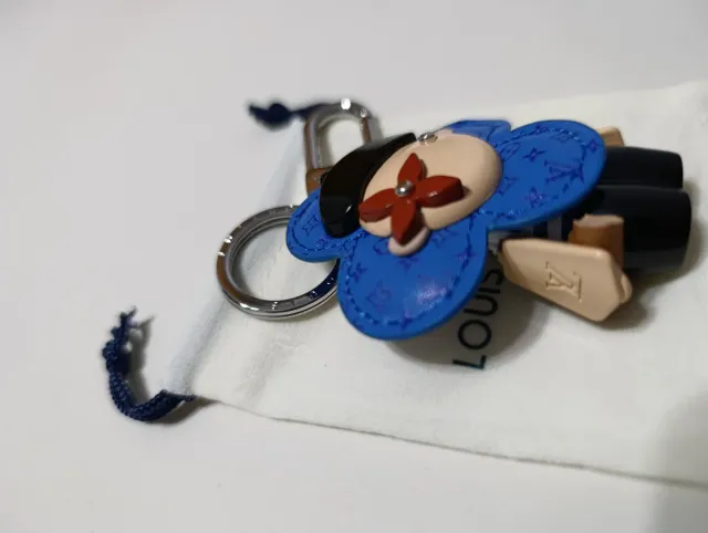 Llavero Louis Vuitton figura azul