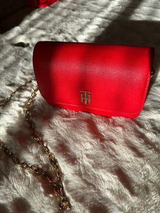 Bolso Tommy Hilfiger Rojo Cadena Dorada