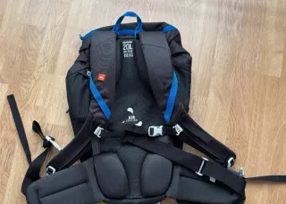 Mochila Quechua Negra y Azul