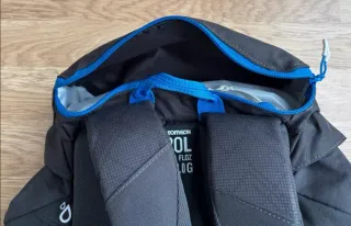 Mochila Quechua Negra y Azul