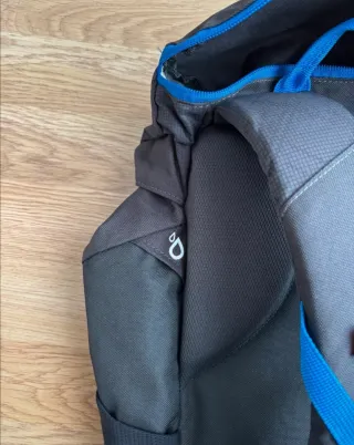 Mochila Quechua Negra y Azul