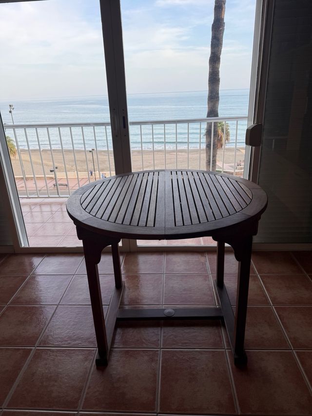 Mesa redonda de madera ampliable