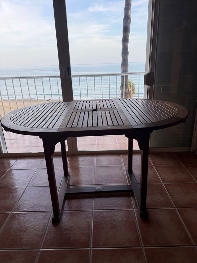 Mesa redonda de madera ampliable