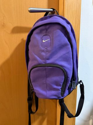 Mochila pequeña Nike morada