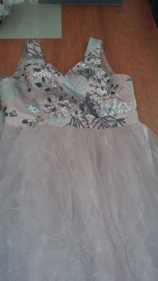 Vestido de fiesta con flores