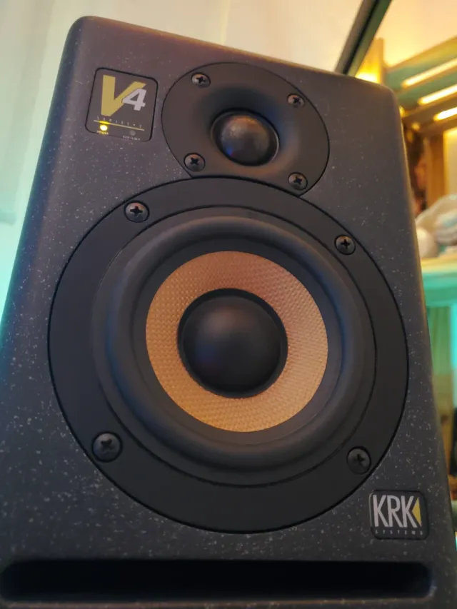 KRK V4 S2 Monitores de Estudio