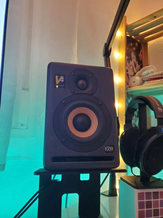 KRK V4 S2 Monitores de Estudio