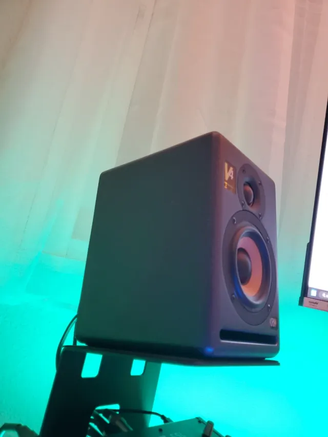 KRK V4 S2 Monitores de Estudio
